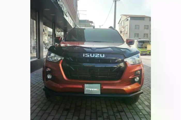 Дефлектор капота для Isuzu D-Max 2019- рр. BAT (EuroCap)